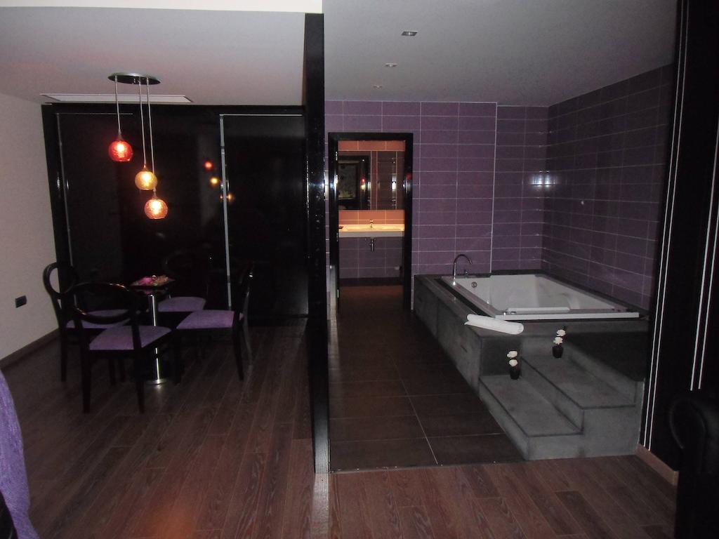 Area De Servicio Villamartin Villamartin de la Abadia Номер фото
